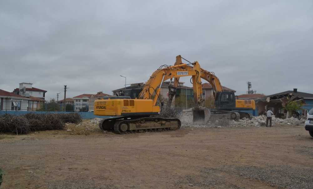 Tarihi Su Depoları Yıkıldı