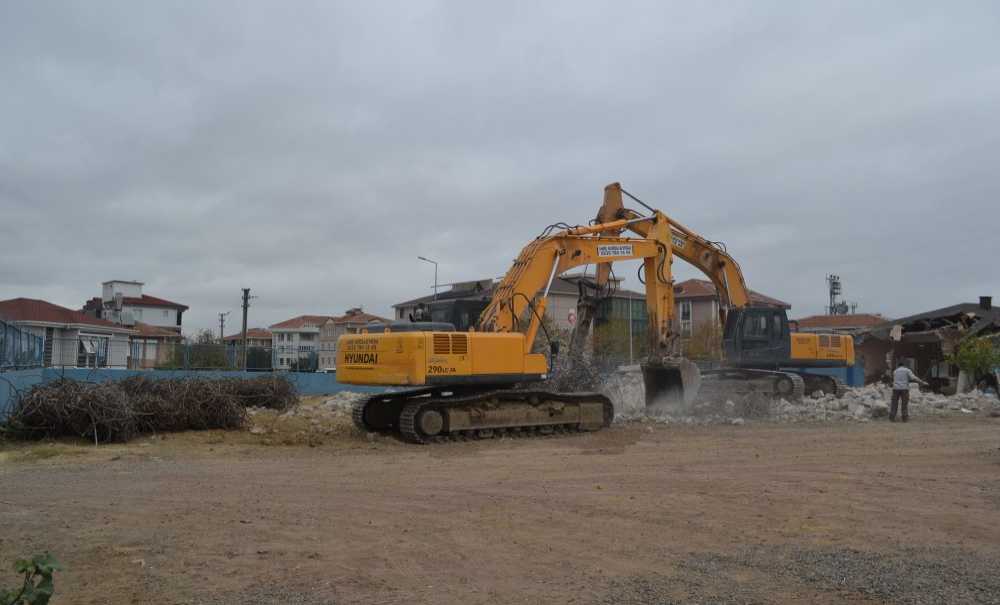 Tarihi Su Depoları Yıkıldı