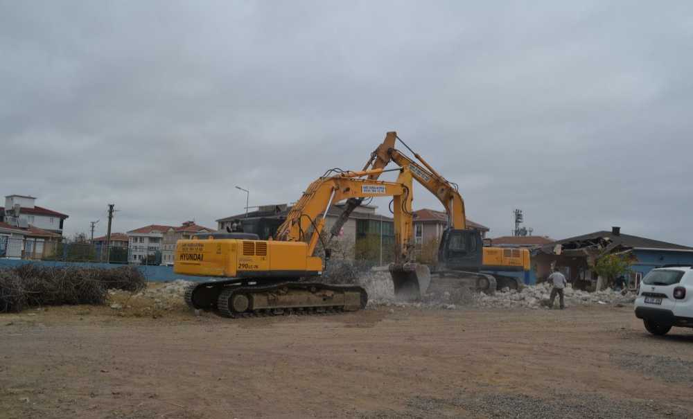 Tarihi Su Depoları Yıkıldı