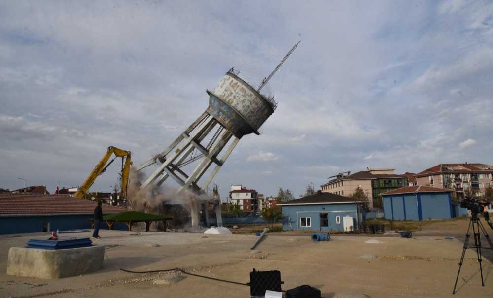 Tarihi Su Depoları Yıkıldı