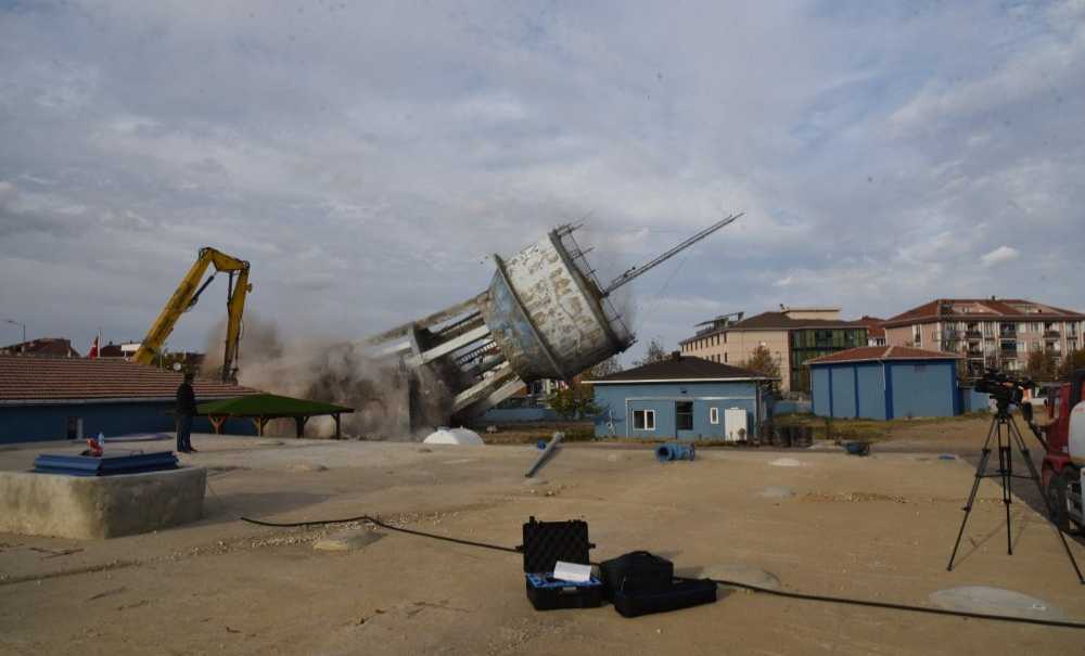 Tarihi Su Depoları Yıkıldı