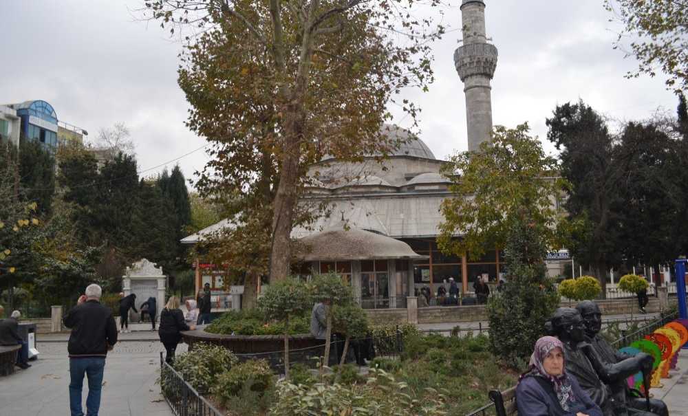 Tarihi Caminin Şadırvanı Pislik İçinde