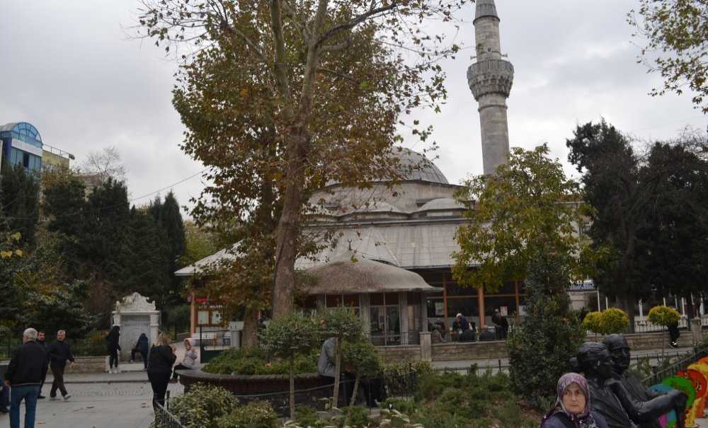 Tarihi Caminin Şadırvanı Pislik İçinde