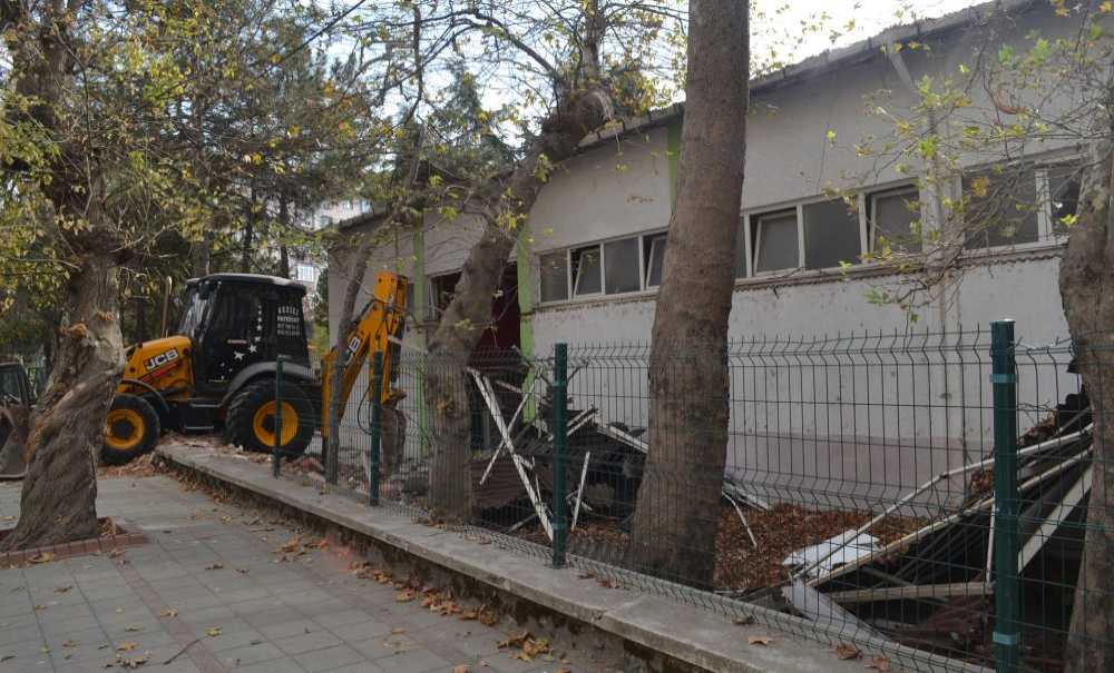 Eski Tiyatro Salonunda Güçlendirme Çalışmaları Başladı