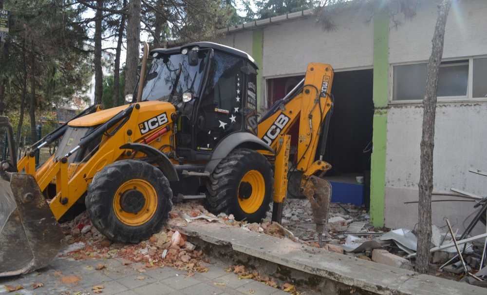 Eski Tiyatro Salonunda Güçlendirme Çalışmaları Başladı