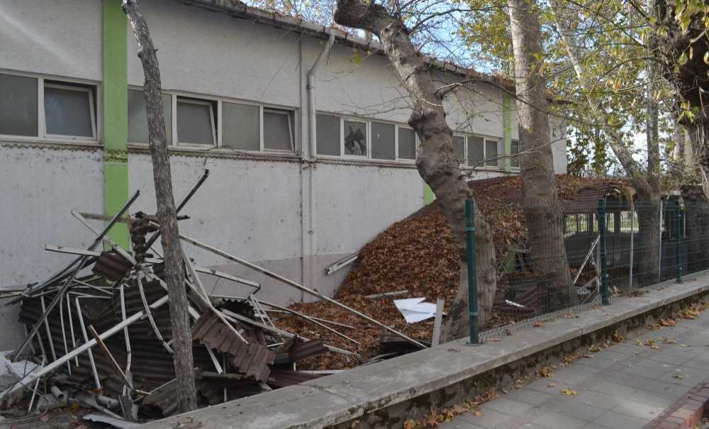 Eski Tiyatro Salonunda Güçlendirme Çalışmaları Başladı