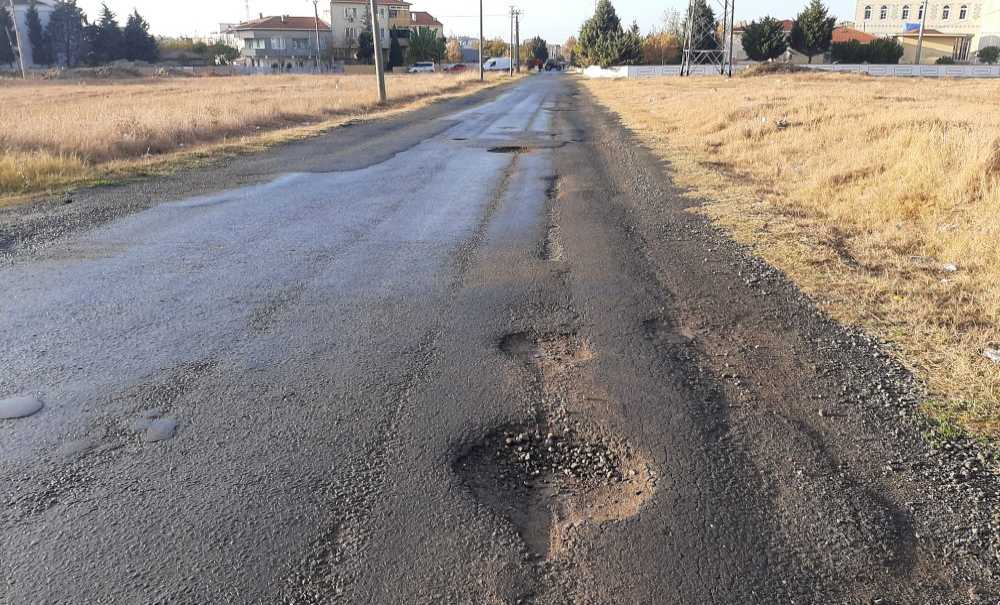 Vatandaş Çukura Mahkum Ediliyor