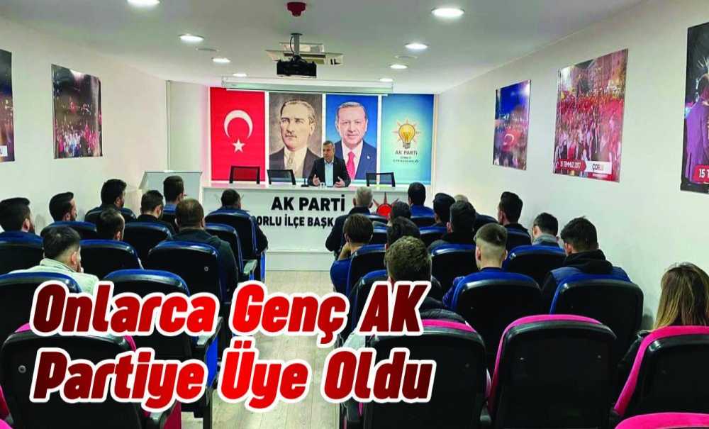 Onlarca Genç Ak Partiye Üye Oldu