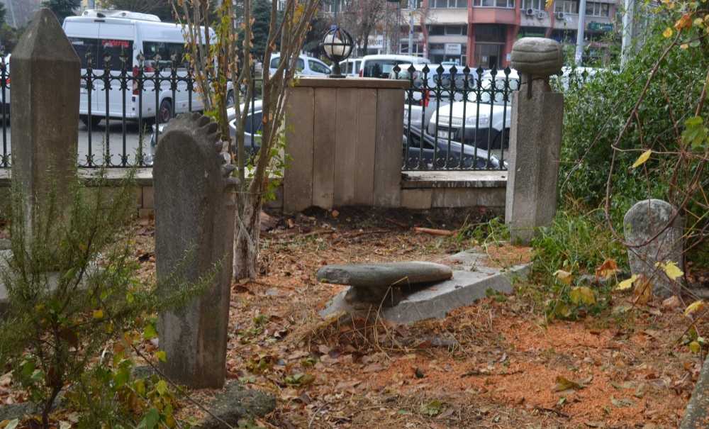 Devrilen Ağaç Yerinden Kaldırıldı