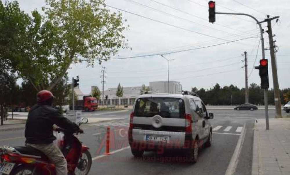 Yeni Bir Işıklı Kavşağımız Oldu