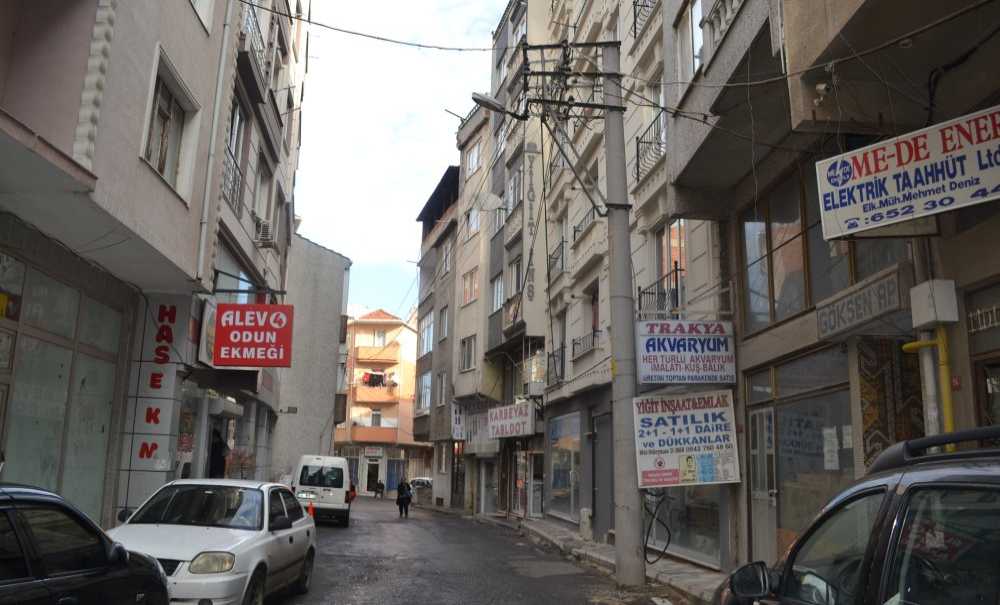 Ara Sokaklardaki Teller Görüntü Kirliliği Oluşturuyor