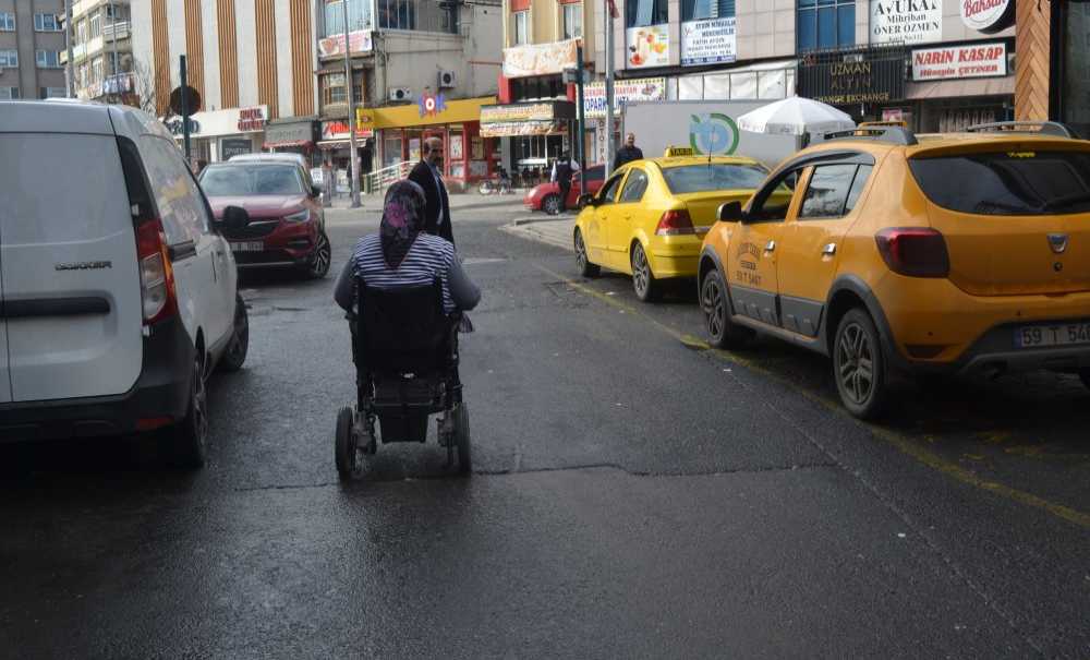 Çorlu Sokakları ‘Engel' Çıkarıyor