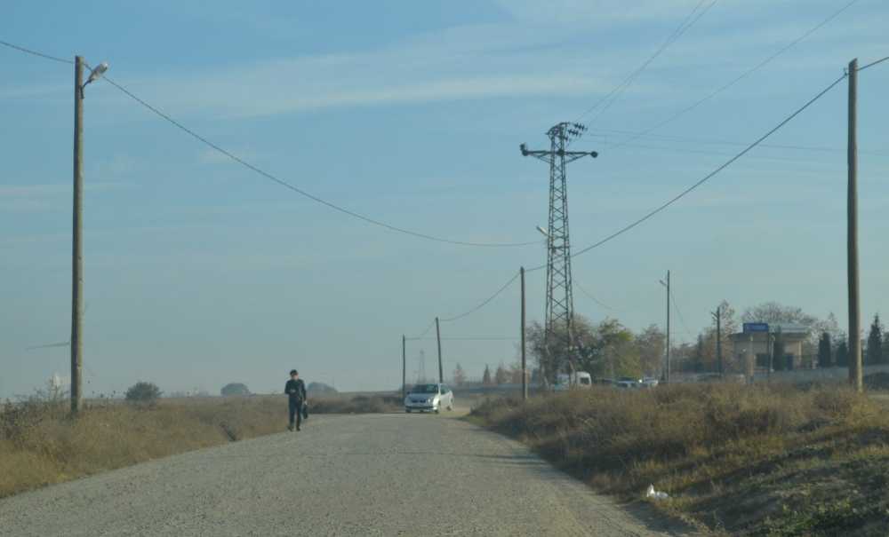 Öğrenciler Toz Toprak İçinde Yurda Gidip Geliyor