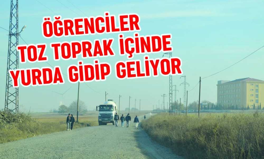 Öğrenciler Toz Toprak İçinde Yurda Gidip Geliyor