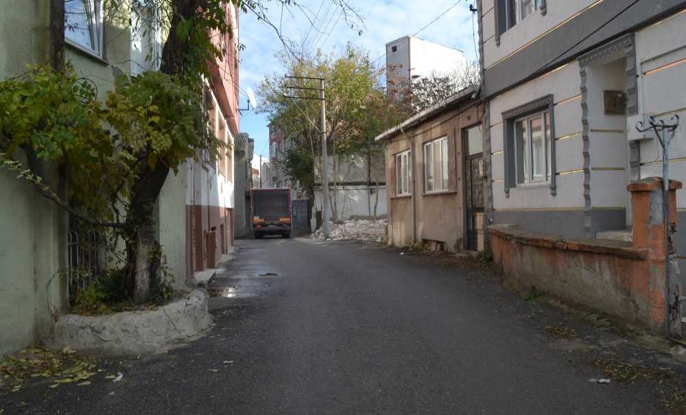 Aynı Sokaktaki 3'Üncü Metruk Binada Yıkıldı