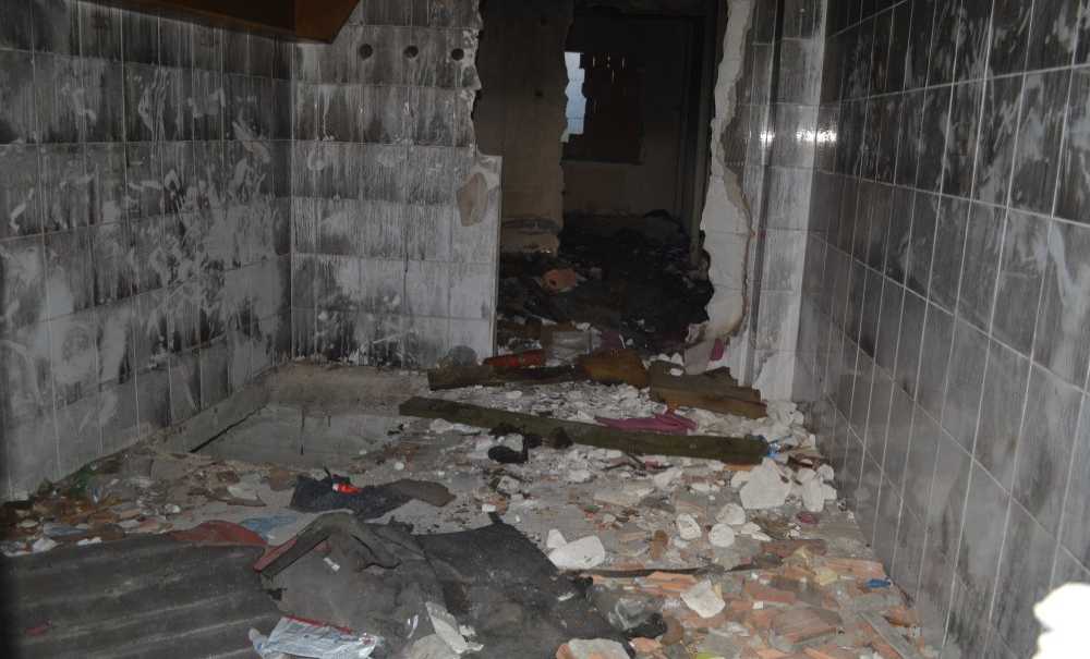 Aynı Sokaktaki 3'Üncü Metruk Binada Yıkıldı