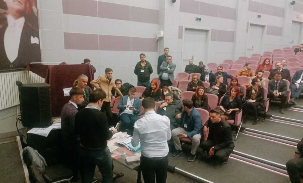 İyi̇ Parti'de İpi Göğüsleyen Akın Yılmaz Oldu