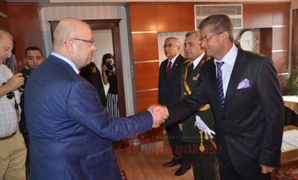 Atatürk Anıtına Çelenk Ve Tebriklerin Kabulü