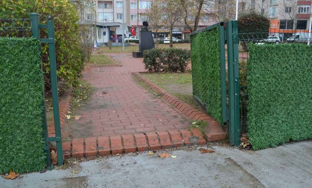 Daha Yeni Yapıldı, Yazık!