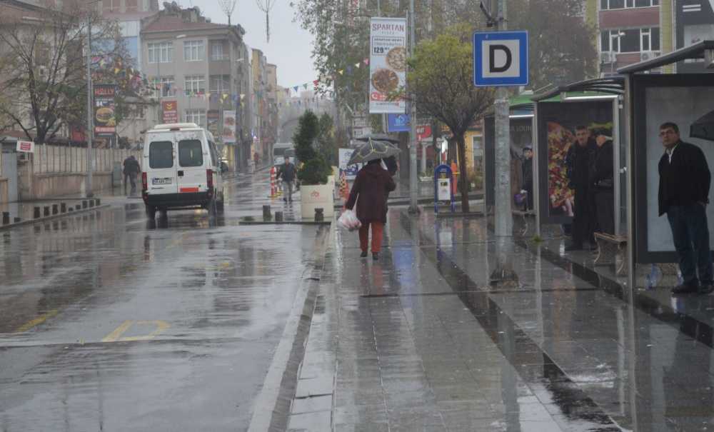 Sağanak Yağış Gün Boyu Etkili Oldu