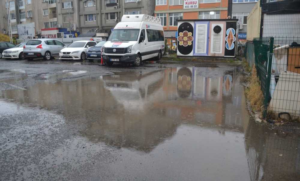 Her Yağmurda Göle Dönüyor