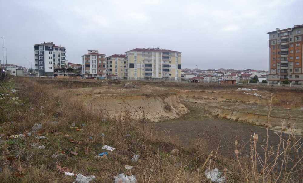 Boş Araziye Çöp Ve Moloz Dökülmesine Tepki
