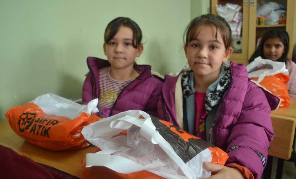 500 Öğrenciye Ayakkabı Dağıtıldı