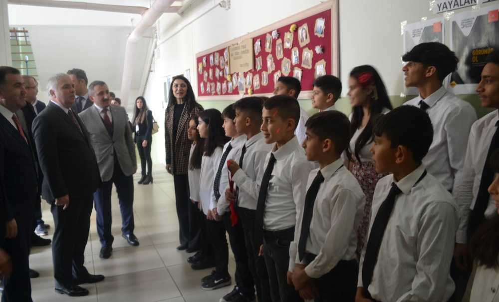 500 Öğrenciye Ayakkabı Dağıtıldı