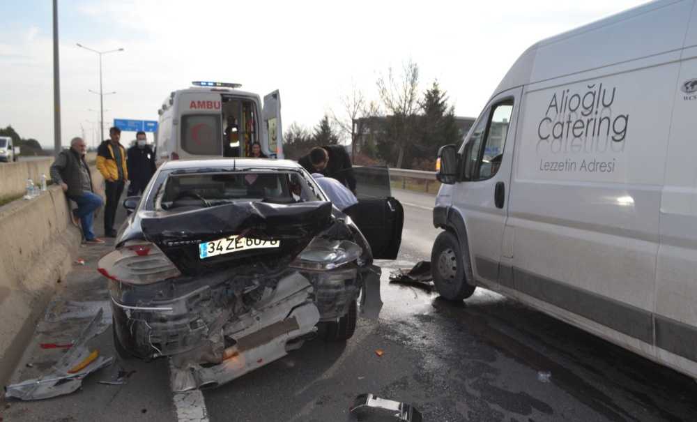 Yolda Gezen Köpek Kazaya Neden Oldu: 3 Yaralı