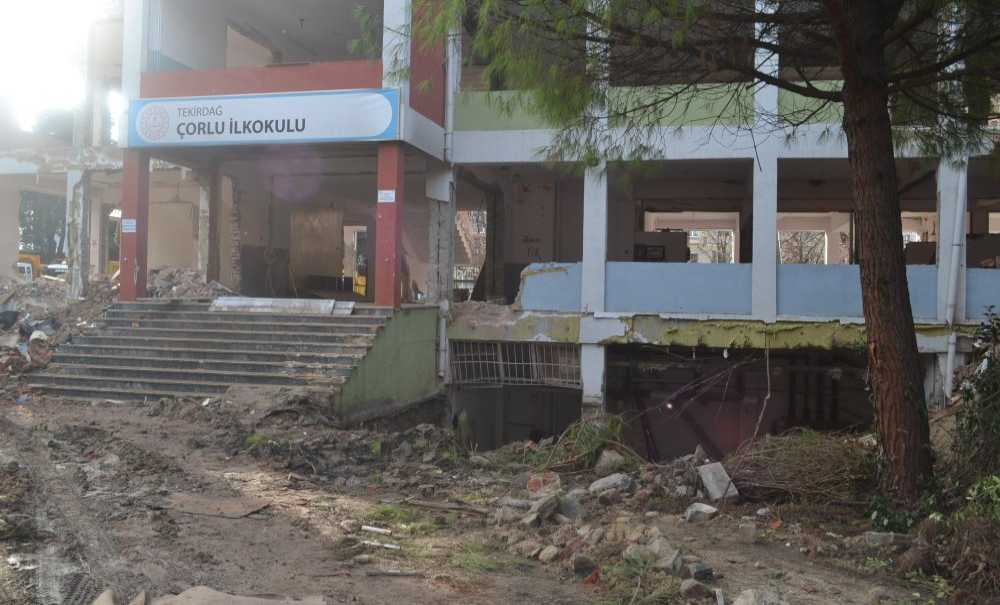 Tarihi Okul Yıkılıyor!