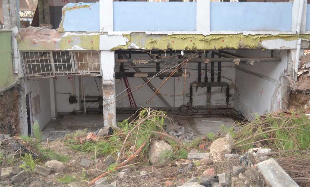 Tarihi Okul Yıkılıyor!