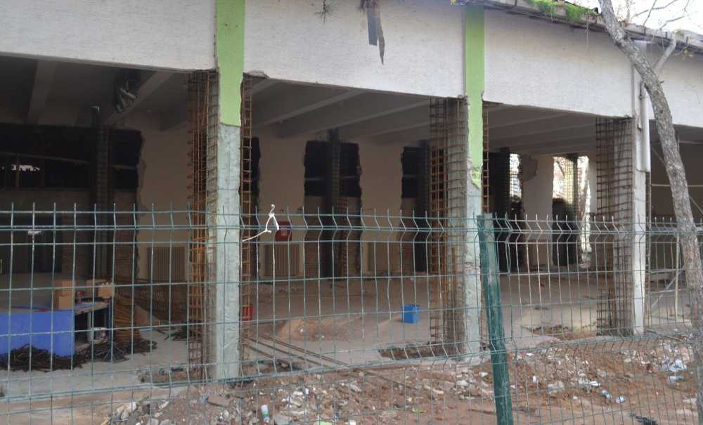 Tarihi Okul Yıkılıyor!