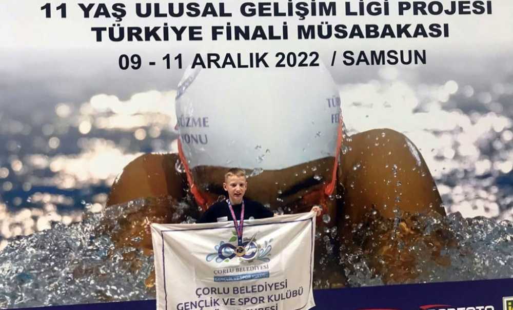 Çbsk Yüzücülerinden Büyük Başarı