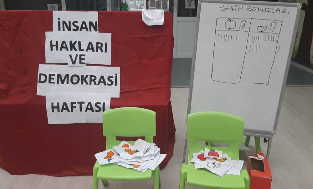 Minik Öğrencilerinden İnsan Hakları Günü Etkinliği