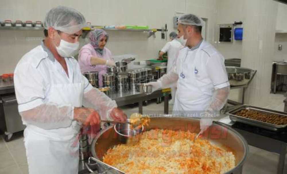 Çorlu Belediyesi Aşevi`nden İhtiyaç Sahiplerine Her Gün Yemek