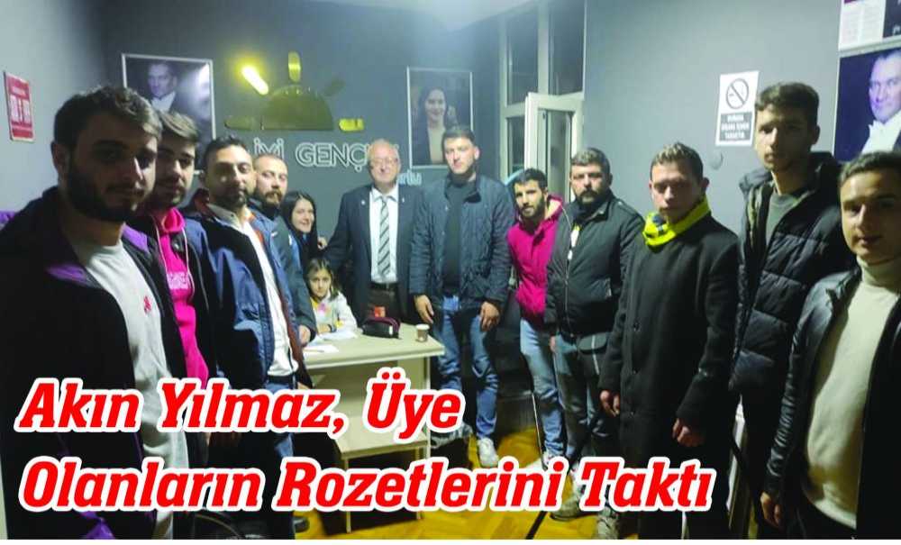 Akın Yılmaz, Üye Olanların Rozetlerini Taktı