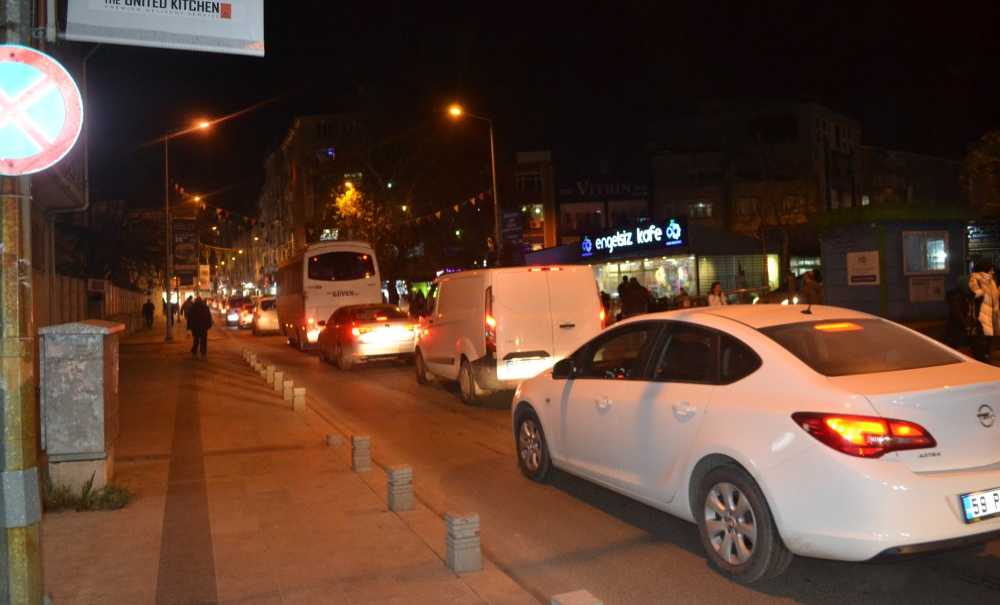 Kumyol Caddesi'nde Ambulans Gidemiyor