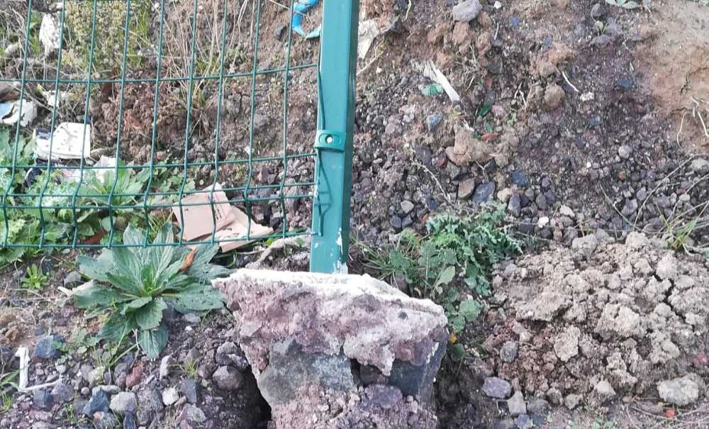 Hatıra Ormanının Çitleri Zarar Gördü