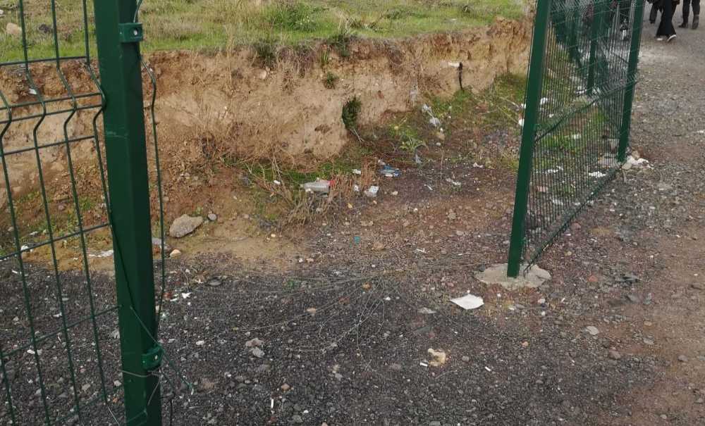 Hatıra Ormanının Çitleri Zarar Gördü