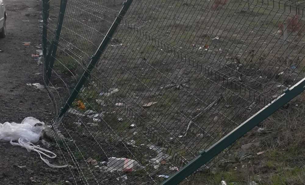 Hatıra Ormanının Çitleri Zarar Gördü