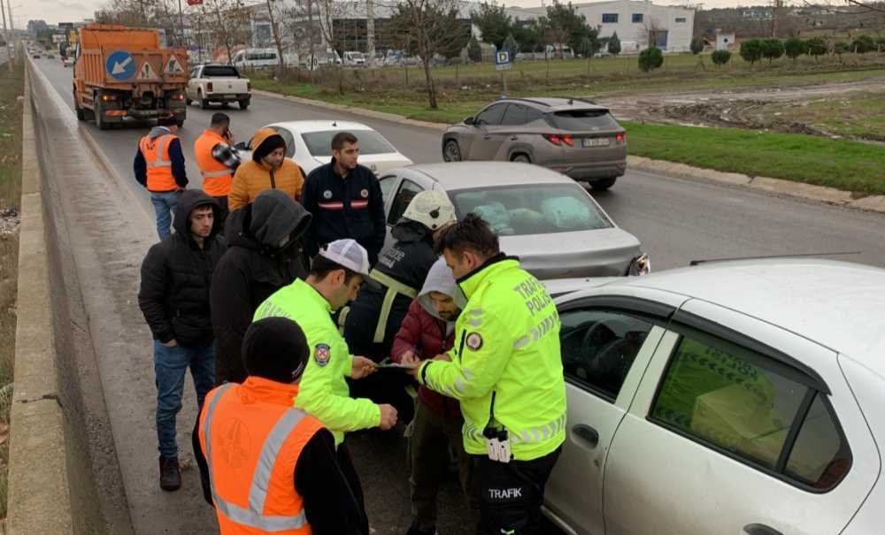 Türkgücü Sapağında Zincirleme Kaza
