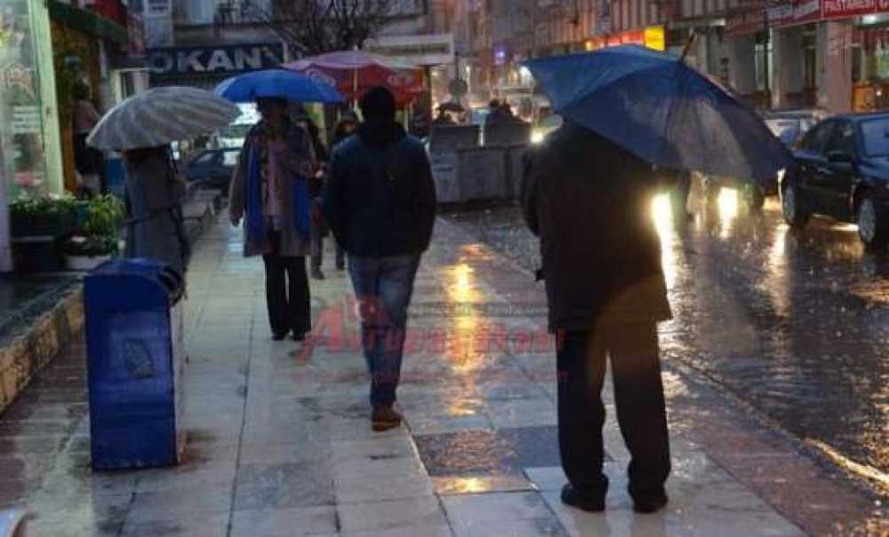 Su Dolu Kaldırım Yaşlı Adamı Hastanelik Etti