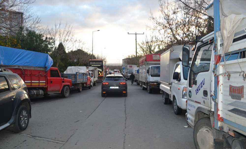 Pazar Yerinde Trafik Keşmekeşliği!