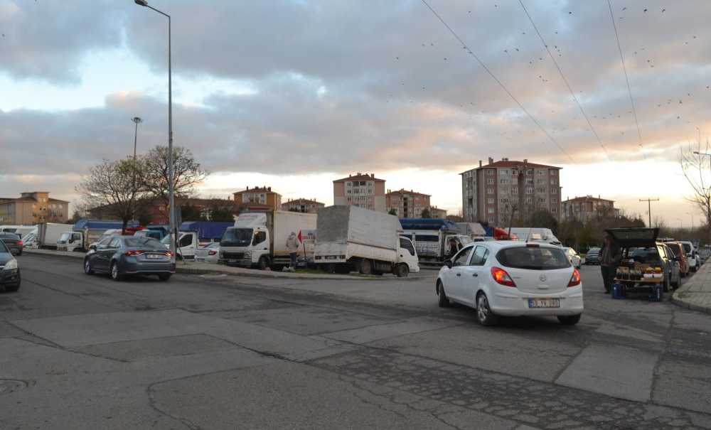 Pazar Yerinde Trafik Keşmekeşliği!