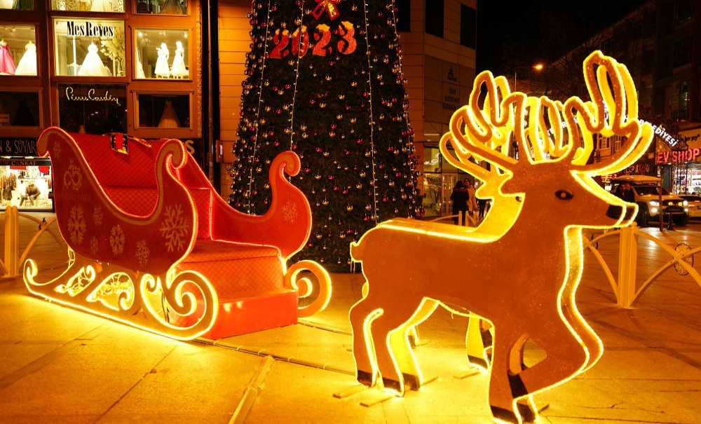 Meydanlar Işık Ve Figürlerle Süslendi