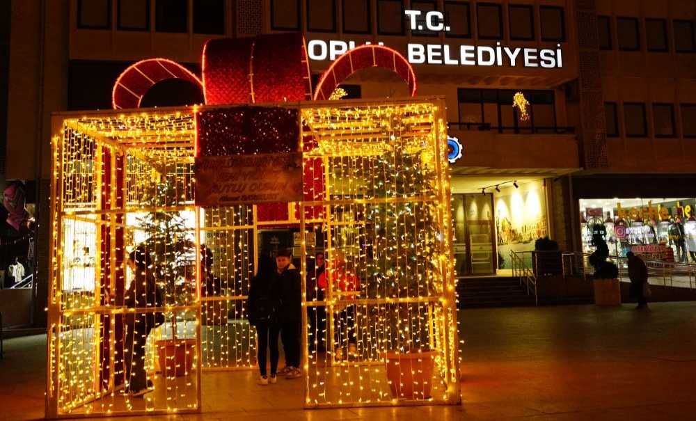 Meydanlar Işık Ve Figürlerle Süslendi