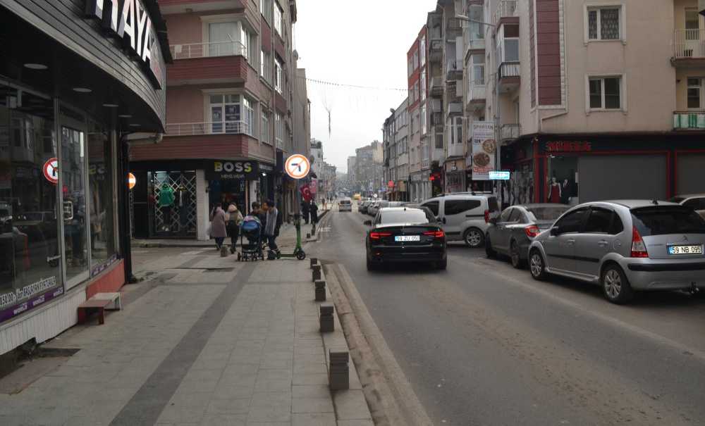 Esnaf Yeni Yıl Hazırlıklarını Sürdürüyor