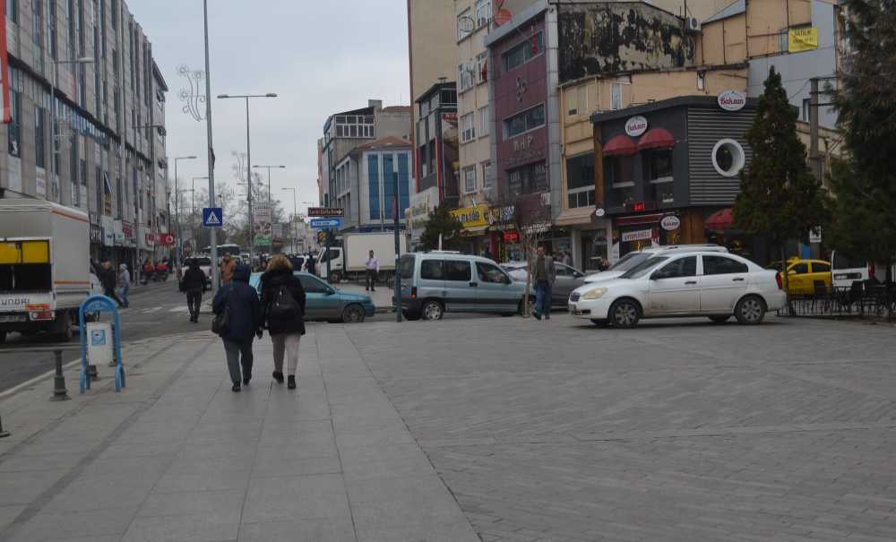 Vatandaşlar Alışveriş Telaşı Yaşadı
