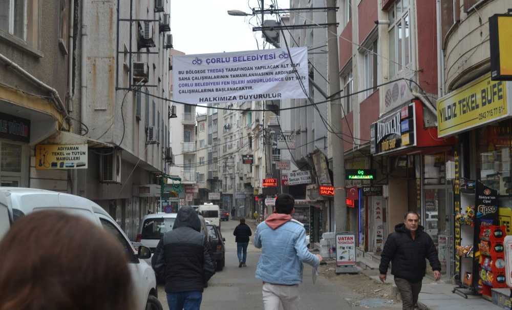 Çorlu Belediyesi Pankart Astı