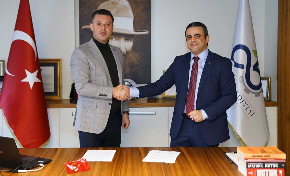 Başkan Sarıkurt'tan Çalışanlara Yeni Yıl Müjdesi